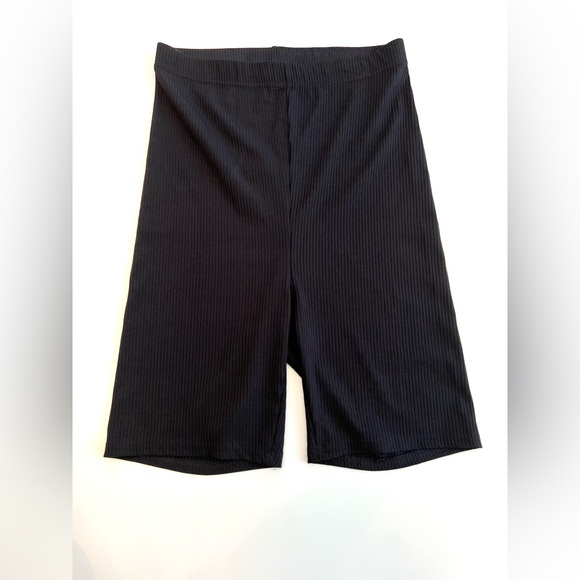 Topshop MATERNITY Pants - EUC Topshop Maternity ribbed black bike shorts size 4
